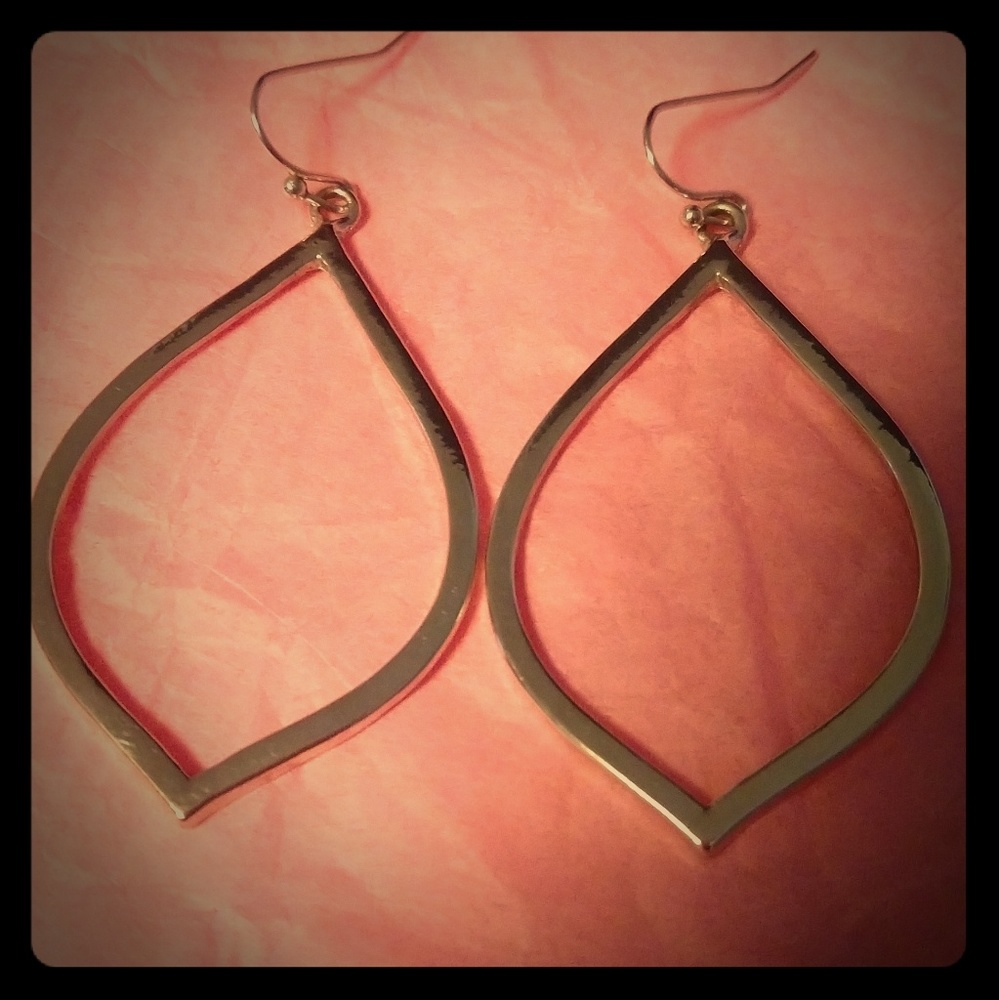 Simple silver tone earrings